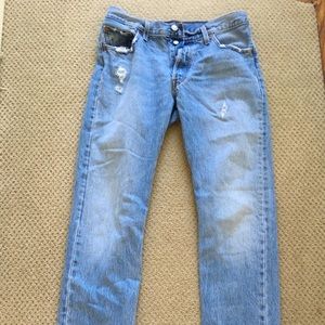 Levi’s Mid-Rise Mom Jeans